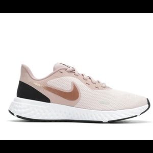 EUC Nike Revolution 5 Running Shoes